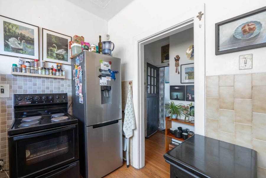 1 Bedroom Property for Sale in Vredehoek Western Cape